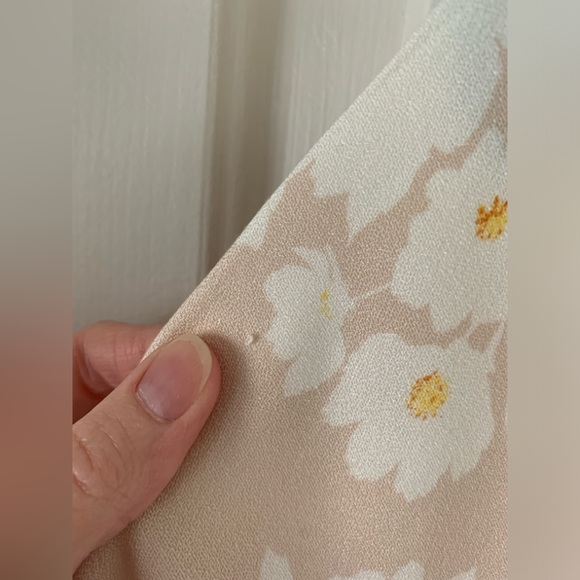 Carly Jean Los Angeles Blush Pink Floral Top - Picture 5 of 6